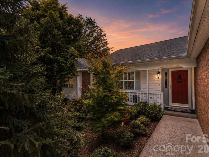 20 Mallard Court, Brevard, NC 28712.  MLS# CAR4390338, YatesRealty ID 29920. 