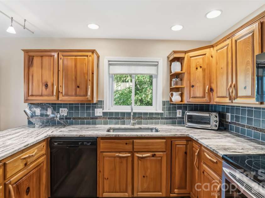 20 Mallard Court, Brevard, NC 28712.  MLS# CAR4390338, YatesRealty ID 29920. 