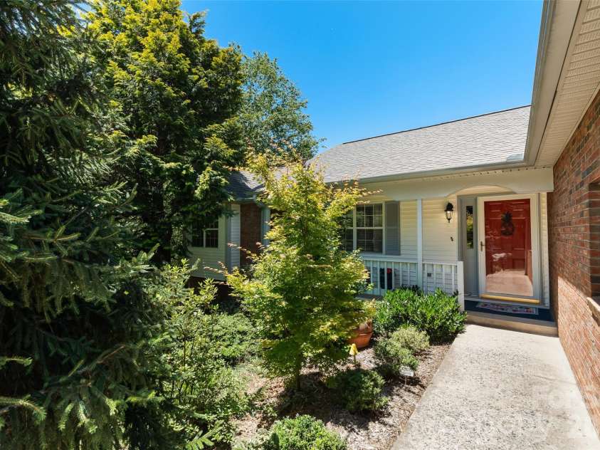 20 Mallard Court, Brevard, NC 28712.  MLS# CAR4390338, YatesRealty ID 29920. 