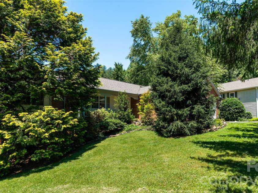 20 Mallard Court, Brevard, NC 28712.  MLS# CAR4390338, YatesRealty ID 29920. 
