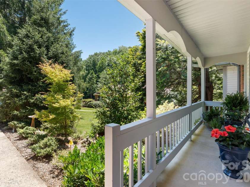 20 Mallard Court, Brevard, NC 28712.  MLS# CAR4390338, YatesRealty ID 29920. 