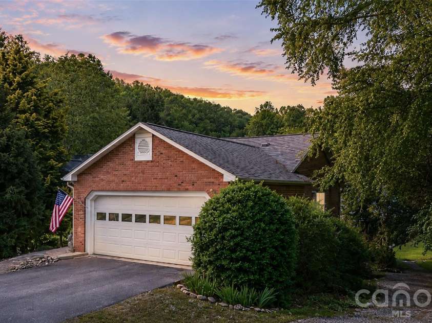 20 Mallard Court, Brevard, NC 28712.  MLS# CAR4390338, YatesRealty ID 29920. 