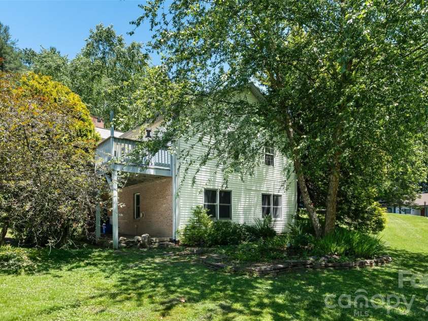 20 Mallard Court, Brevard, NC 28712.  MLS# CAR4390338, YatesRealty ID 29920. 