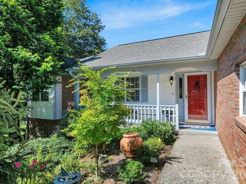 20 Mallard Court, Brevard, NC 28712.  MLS# CAR4419933, YatesRealty ID 29920. 