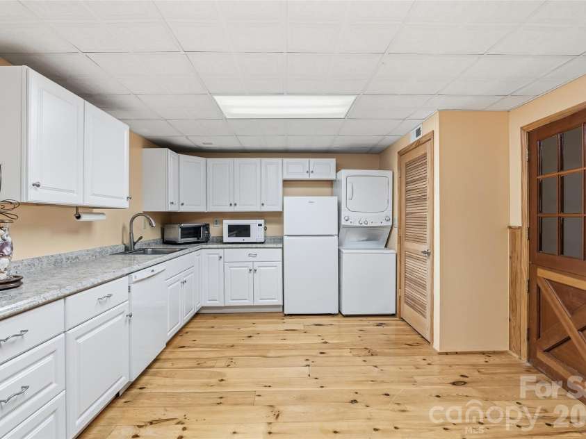 20 Mallard Court, Brevard, NC 28712.  MLS# CAR4419933, YatesRealty ID 29920. 