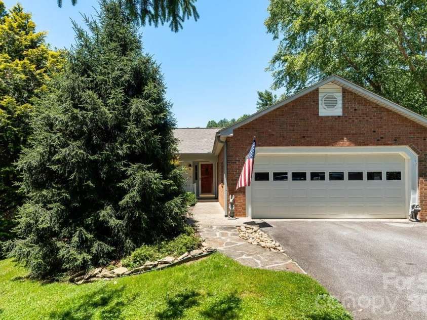 20 Mallard Court, Brevard, NC 28712.  MLS# CAR4419933, YatesRealty ID 29920. 