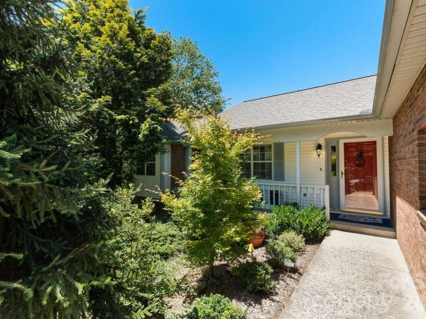 20 Mallard Court, Brevard, NC 28712.  MLS# CAR4419933, YatesRealty ID 29920. 