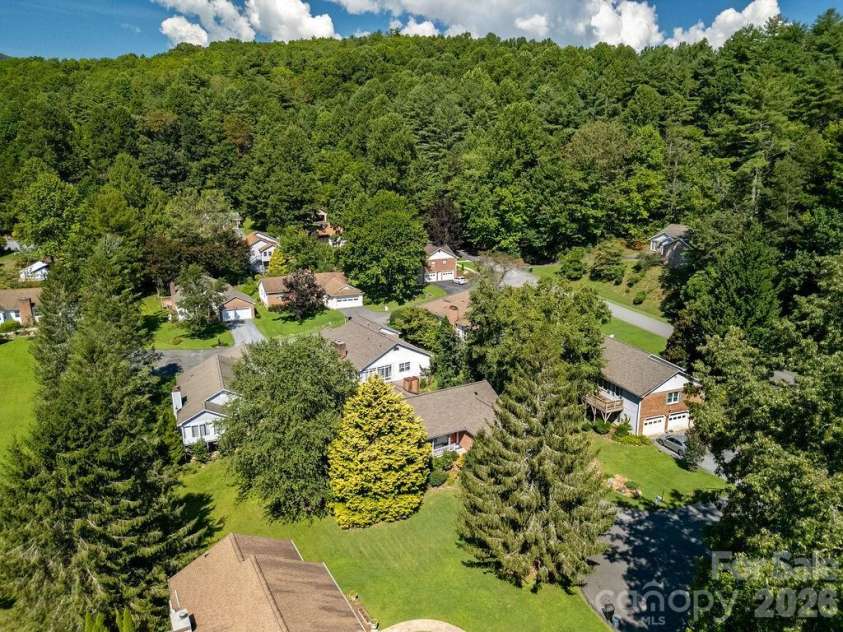 20 Mallard Court, Brevard, NC 28712.  MLS# CAR4419933, YatesRealty ID 29920. 