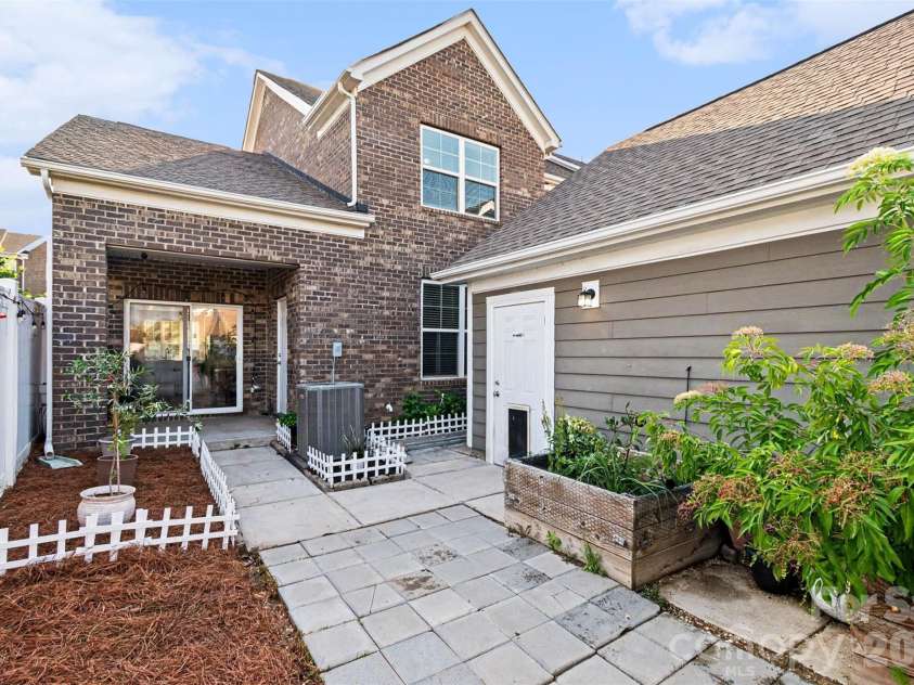 11530 Red Rust Lane, Charlotte, NC 28277.  MLS# CAR4390544, YatesRealty ID 29921. 