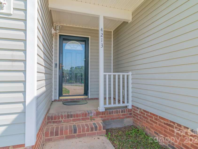 4213 Rosy Mound Lane, Charlotte, NC 28216.  MLS# CAR4231233, YatesRealty ID 29922. 