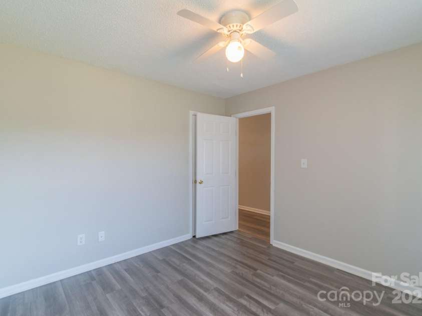 4213 Rosy Mound Lane, Charlotte, NC 28216.  MLS# CAR4231233, YatesRealty ID 29922. 
