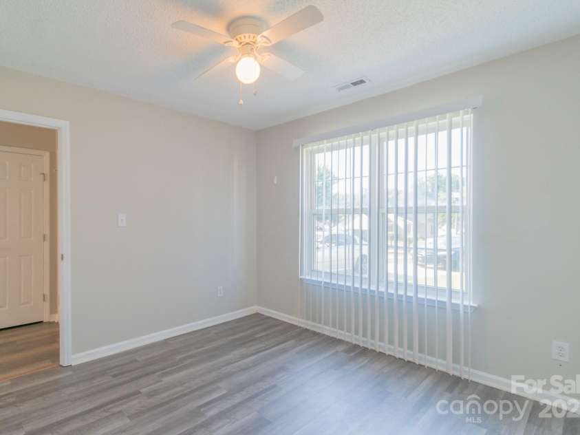 4213 Rosy Mound Lane, Charlotte, NC 28216.  MLS# CAR4231233, YatesRealty ID 29922. 