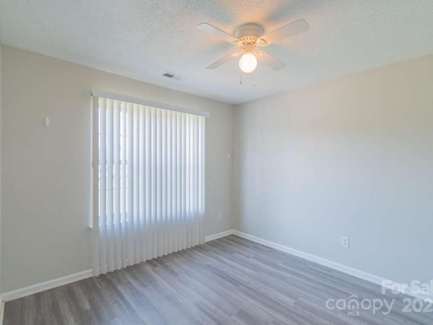 4213 Rosy Mound Lane, Charlotte, NC 28216.  MLS# CAR4231233, YatesRealty ID 29922. 
