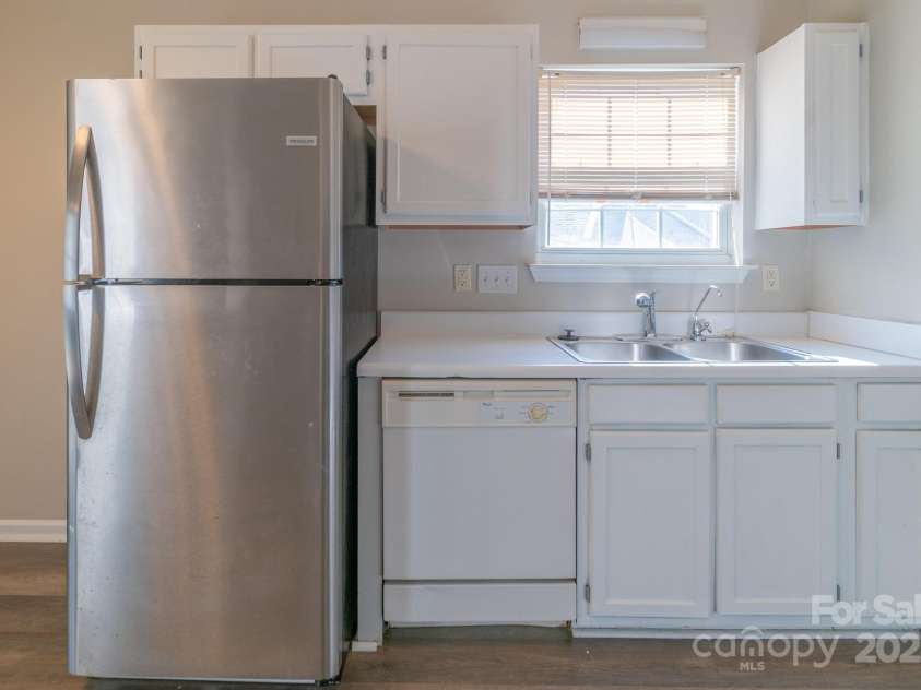 4213 Rosy Mound Lane, Charlotte, NC 28216.  MLS# CAR4231233, YatesRealty ID 29922. 