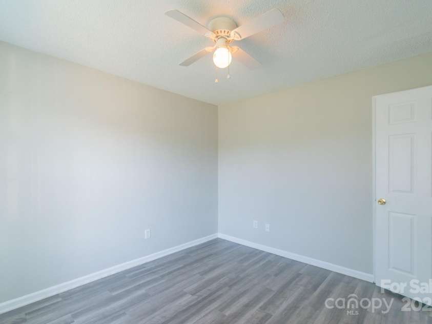 4213 Rosy Mound Lane, Charlotte, NC 28216.  MLS# CAR4231233, YatesRealty ID 29922. 