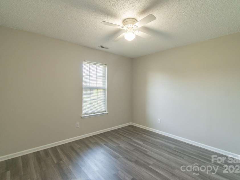 4213 Rosy Mound Lane, Charlotte, NC 28216.  MLS# CAR4231233, YatesRealty ID 29922. 