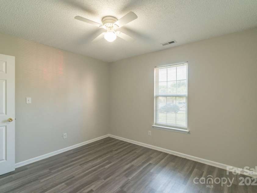 4213 Rosy Mound Lane, Charlotte, NC 28216.  MLS# CAR4231233, YatesRealty ID 29922. 