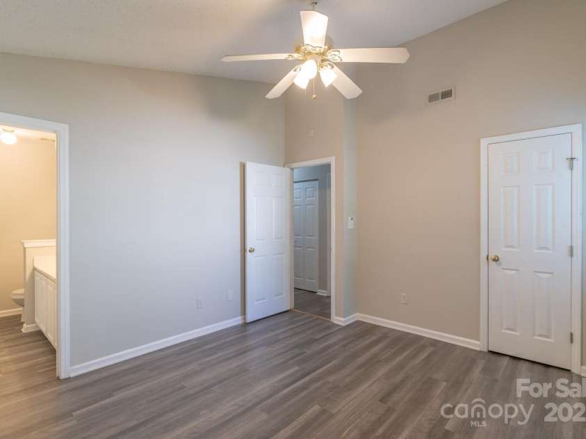 4213 Rosy Mound Lane, Charlotte, NC 28216.  MLS# CAR4231233, YatesRealty ID 29922. 