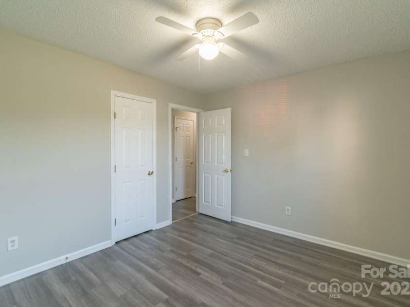 4213 Rosy Mound Lane, Charlotte, NC 28216.  MLS# CAR4231233, YatesRealty ID 29922. 