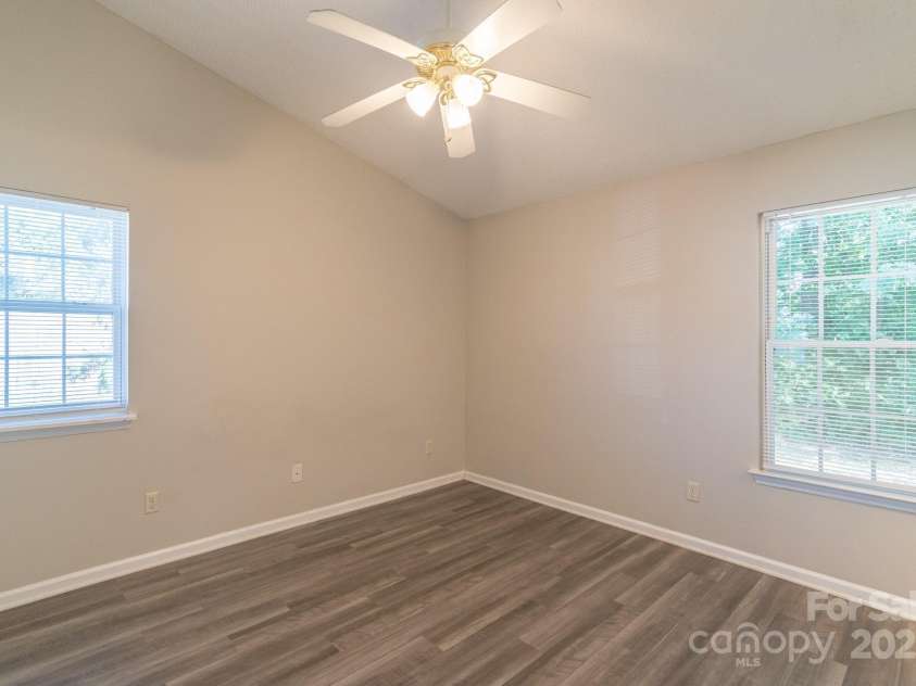 4213 Rosy Mound Lane, Charlotte, NC 28216.  MLS# CAR4231233, YatesRealty ID 29922. 