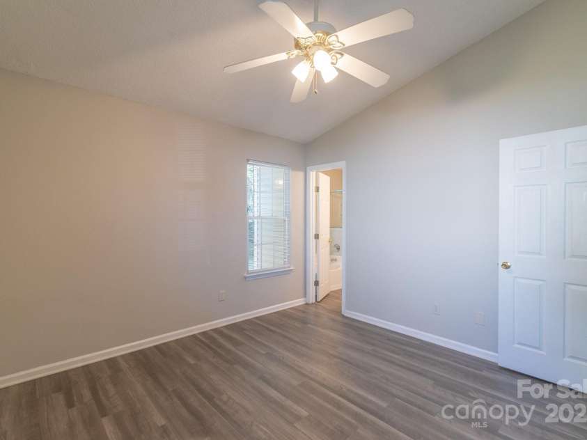 4213 Rosy Mound Lane, Charlotte, NC 28216.  MLS# CAR4231233, YatesRealty ID 29922. 