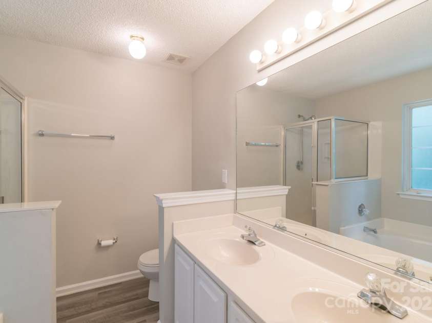 4213 Rosy Mound Lane, Charlotte, NC 28216.  MLS# CAR4231233, YatesRealty ID 29922. 