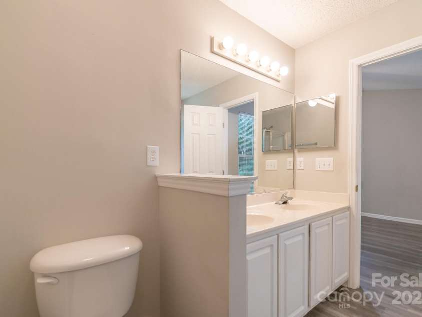 4213 Rosy Mound Lane, Charlotte, NC 28216.  MLS# CAR4231233, YatesRealty ID 29922. 