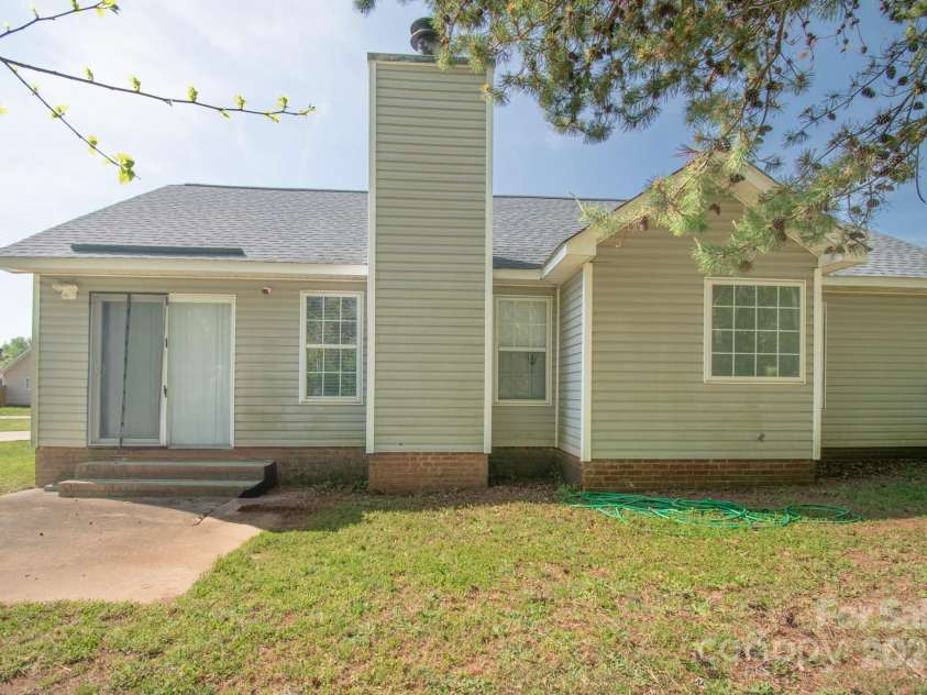 4213 Rosy Mound Lane, Charlotte, NC 28216.  MLS# CAR4231233, YatesRealty ID 29922. 