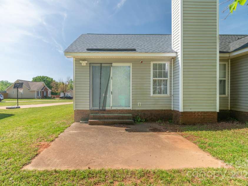 4213 Rosy Mound Lane, Charlotte, NC 28216.  MLS# CAR4231233, YatesRealty ID 29922. 