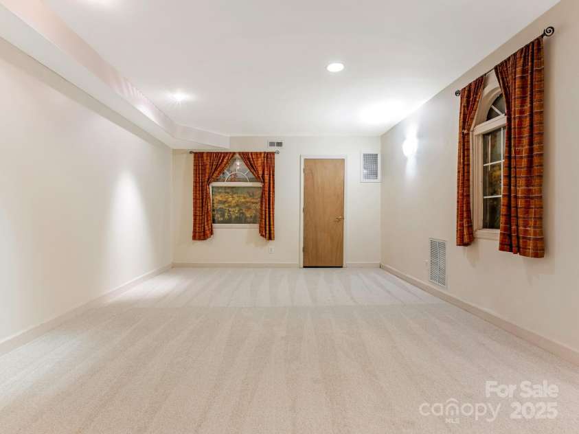 3310 Windbluff Drive, Charlotte, NC 28277.  MLS# CAR4269901, YatesRealty ID 29923. Basement