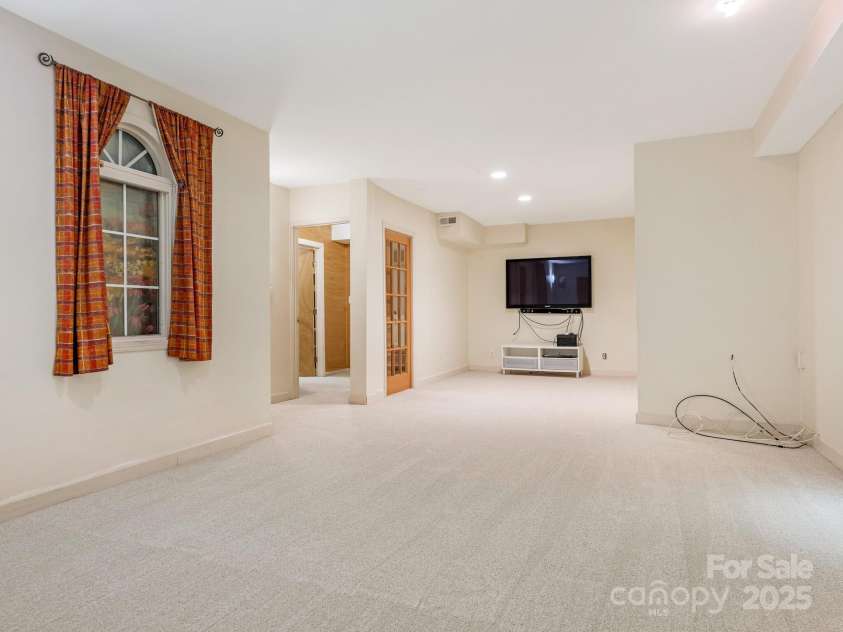 3310 Windbluff Drive, Charlotte, NC 28277.  MLS# CAR4269901, YatesRealty ID 29923. Basement