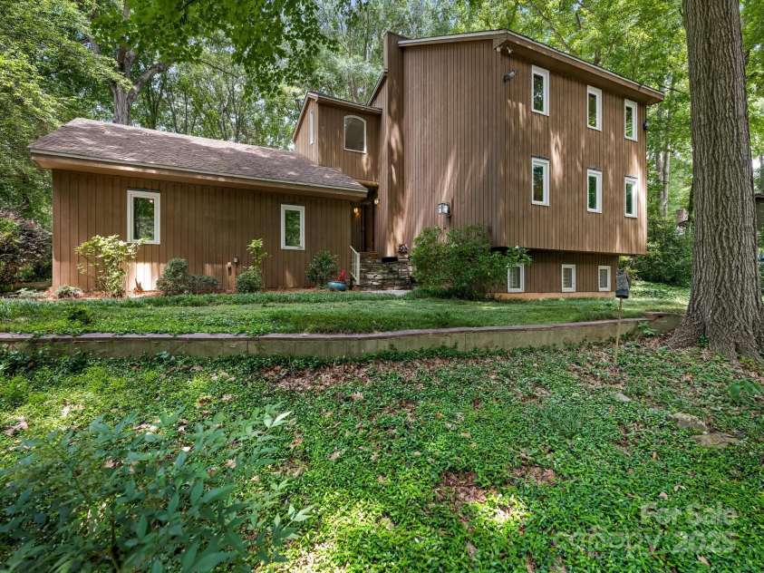 3310 Windbluff Drive, Charlotte, NC 28277.  MLS# CAR4269901, YatesRealty ID 29923. Front Exterior