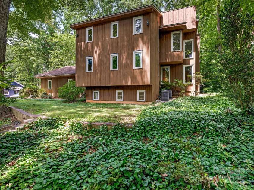 3310 Windbluff Drive, Charlotte, NC 28277.  MLS# CAR4269901, YatesRealty ID 29923. Front Exterior