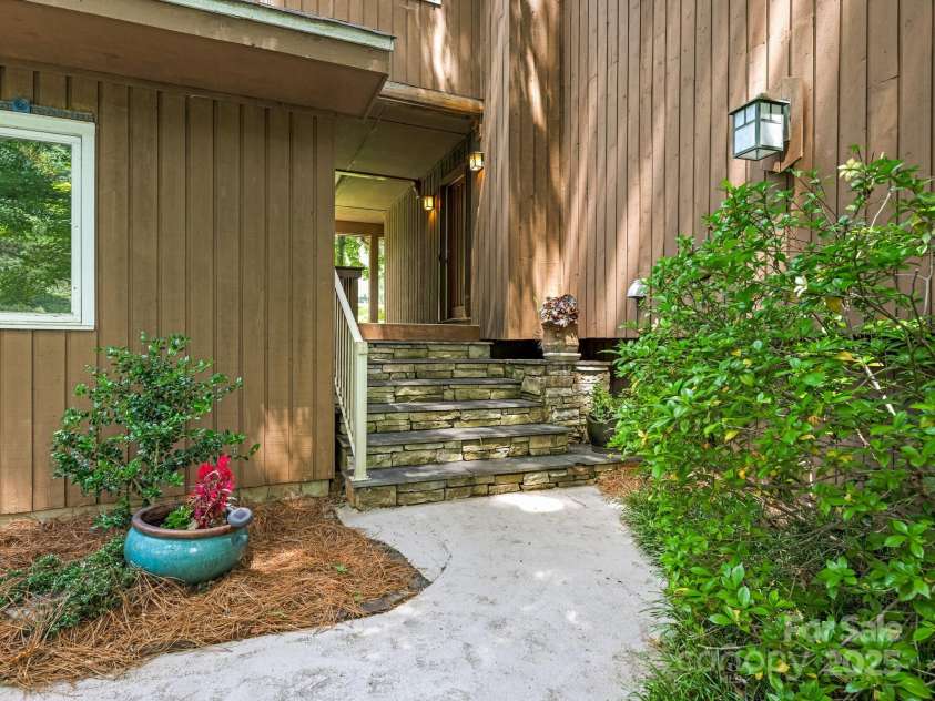 3310 Windbluff Drive, Charlotte, NC 28277.  MLS# CAR4269901, YatesRealty ID 29923. Front Exterior