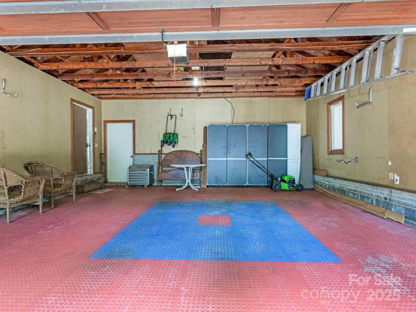 3310 Windbluff Drive, Charlotte, NC 28277.  MLS# CAR4269901, YatesRealty ID 29923. Garage
