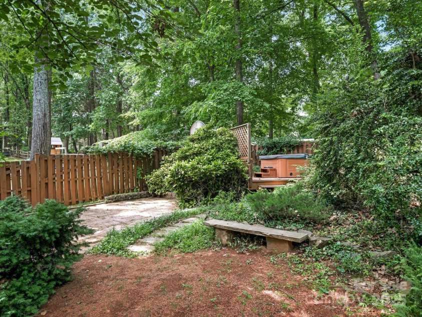 3310 Windbluff Drive, Charlotte, NC 28277.  MLS# CAR4269901, YatesRealty ID 29923. Hot Tub