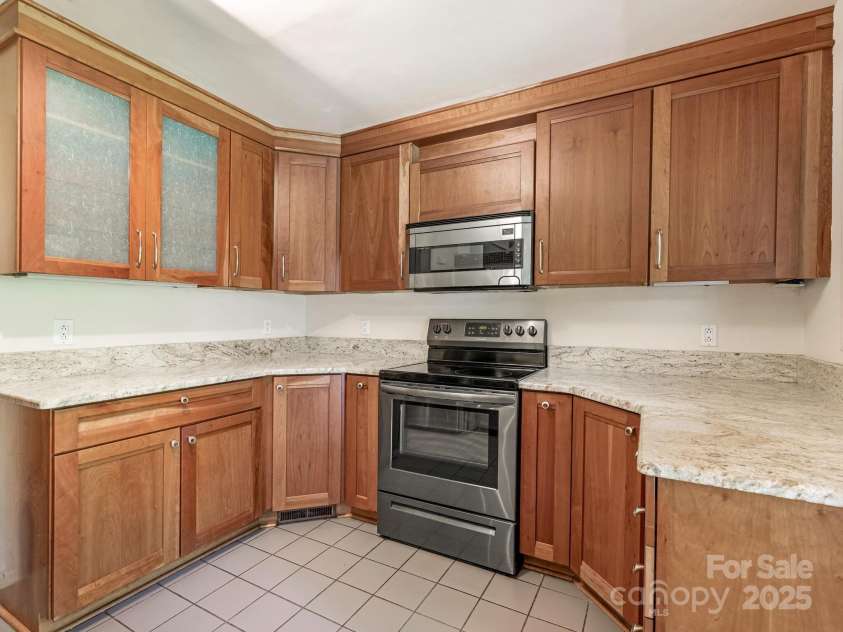 3310 Windbluff Drive, Charlotte, NC 28277.  MLS# CAR4269901, YatesRealty ID 29923. Kitchen