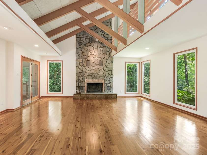 3310 Windbluff Drive, Charlotte, NC 28277.  MLS# CAR4269901, YatesRealty ID 29923. Living Room