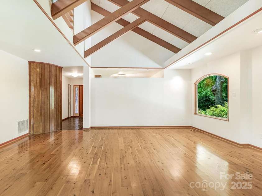 3310 Windbluff Drive, Charlotte, NC 28277.  MLS# CAR4269901, YatesRealty ID 29923. Living Room