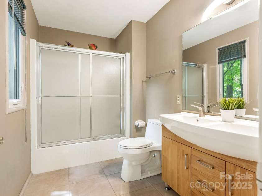 3310 Windbluff Drive, Charlotte, NC 28277.  MLS# CAR4269901, YatesRealty ID 29923. Primary Bathroom