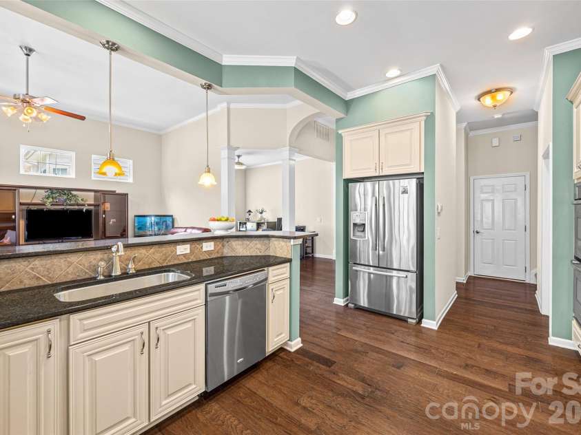 4232 Sourwood Court, Fort Mill, SC 29707.  MLS# CAR4376852, YatesRealty ID 29923. Kitchen