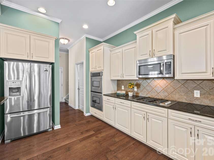4232 Sourwood Court, Fort Mill, SC 29707.  MLS# CAR4376852, YatesRealty ID 29923. Kitchen