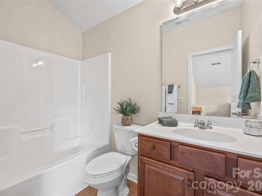 4232 Sourwood Court, Fort Mill, SC 29707.  MLS# CAR4376852, YatesRealty ID 29923. Loft Bathroom
