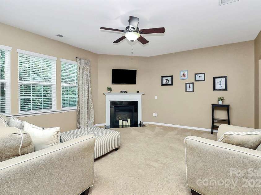 10369 Hillsborough Street, Huntersville, NC 28078.  MLS# CAR4283679, YatesRealty ID 29924. 