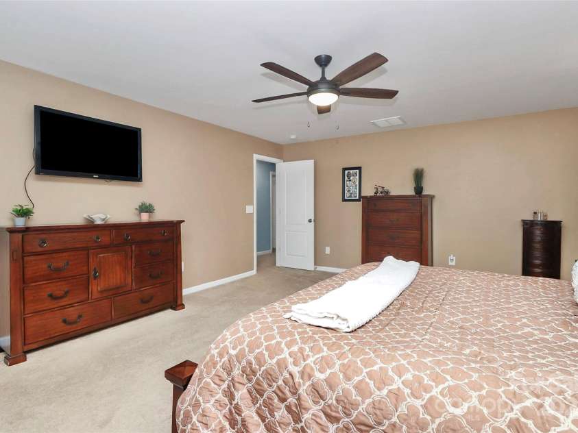 10369 Hillsborough Street, Huntersville, NC 28078.  MLS# CAR4283679, YatesRealty ID 29924. 
