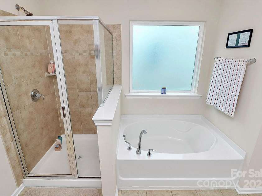 10369 Hillsborough Street, Huntersville, NC 28078.  MLS# CAR4283679, YatesRealty ID 29924. Tiled shower with garden tub.