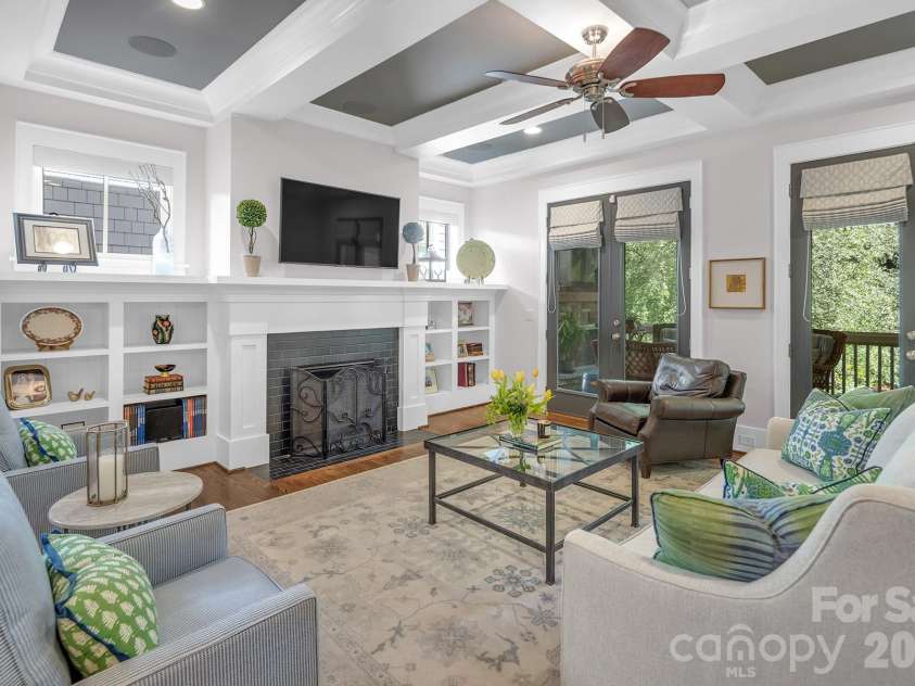 520 Hillside Avenue, Charlotte, NC 28209.  MLS# CAR4380698, YatesRealty ID 29927. 