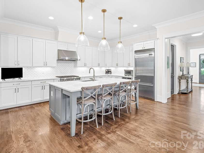 520 Hillside Avenue, Charlotte, NC 28209.  MLS# CAR4380698, YatesRealty ID 29927. 