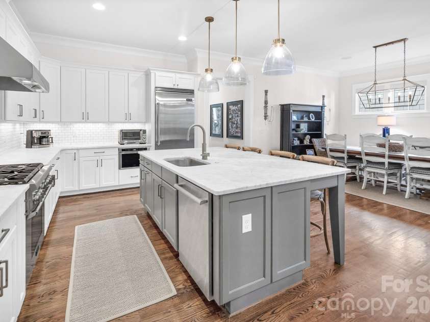 520 Hillside Avenue, Charlotte, NC 28209.  MLS# CAR4380698, YatesRealty ID 29927. 
