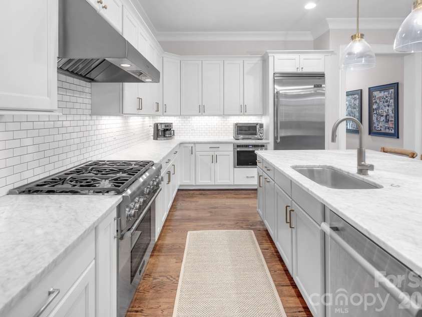 520 Hillside Avenue, Charlotte, NC 28209.  MLS# CAR4380698, YatesRealty ID 29927. 